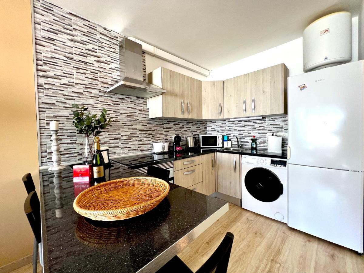 Stunning Lovely Flat With Pool And Strong Wi-Fi, 31 Arona  Exterior photo