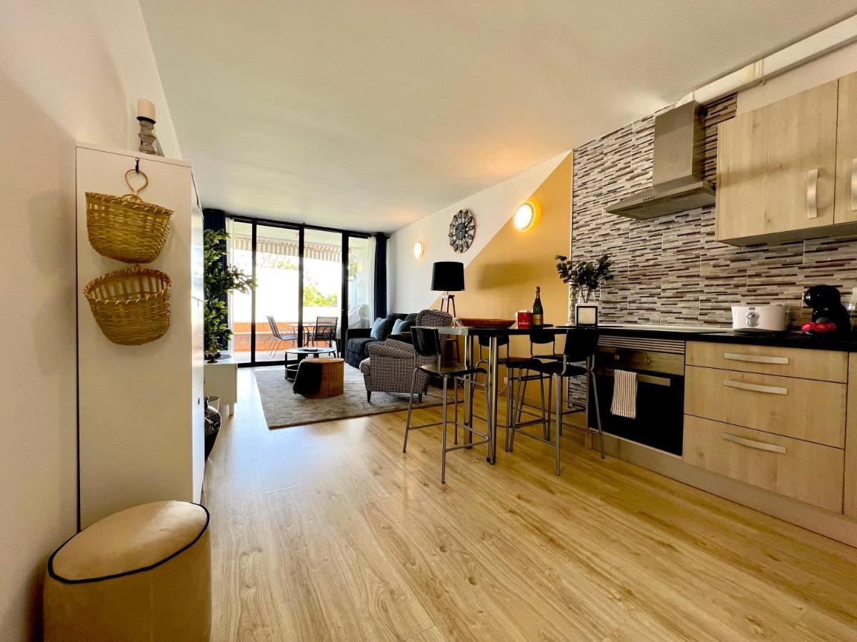 Stunning Lovely Flat With Pool And Strong Wi-Fi, 31 Arona  Exterior photo