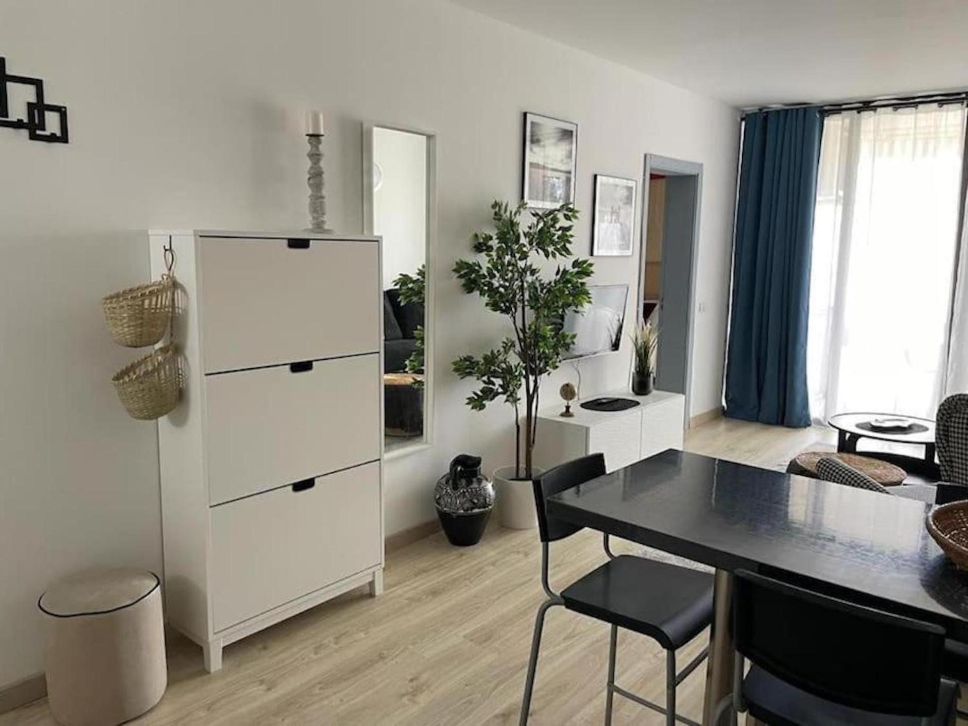 Stunning Lovely Flat With Pool And Strong Wi-Fi, 31 Arona  Exterior photo